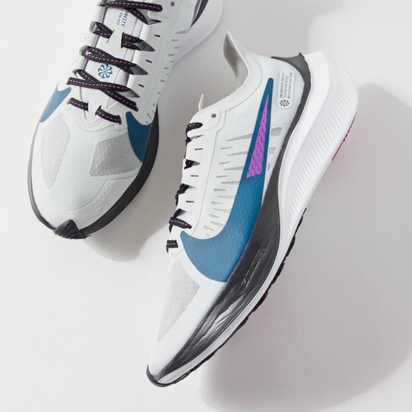 nike zoom gravity neon